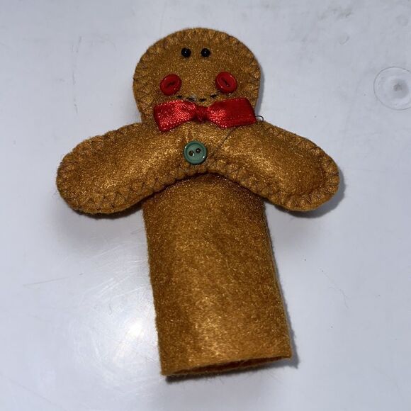 Two Christmas felt finger puppets - a bear with a stocking and a gingerbread man - Picture 5 of 6